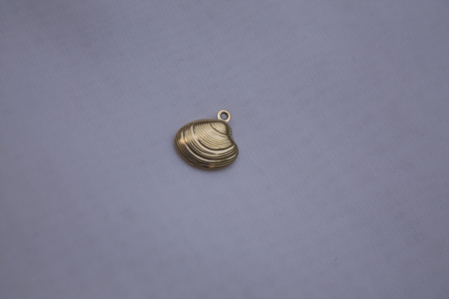 Classic Gold Clam Shell Charm