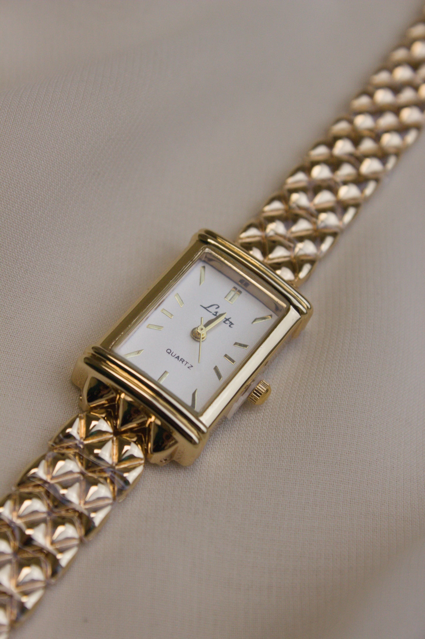 Lyntr Gold Rectangular Chainmail Watch (photo 13)