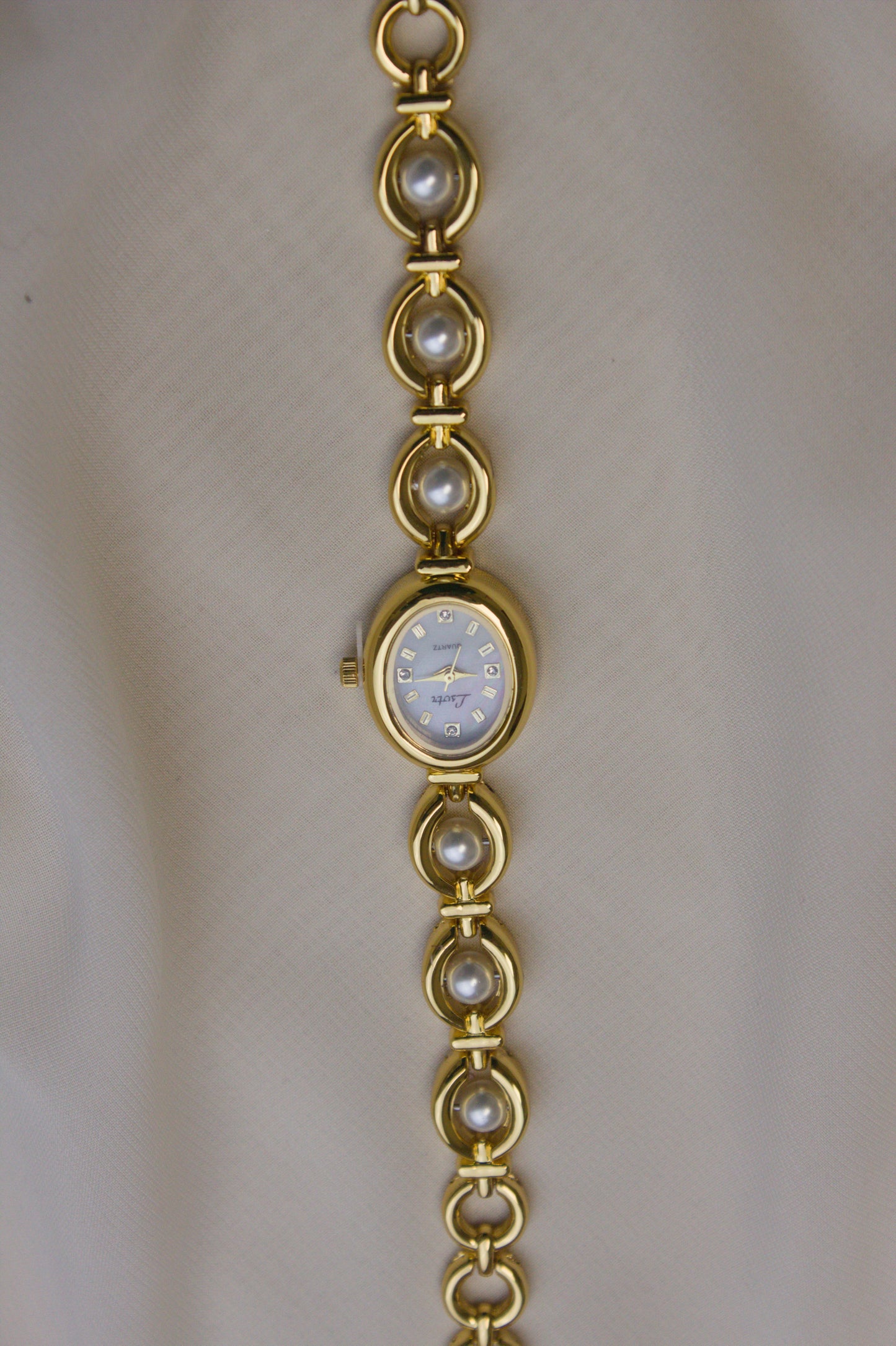 GEDI Gold Oval Pearl-Loop Watch (photo 3)