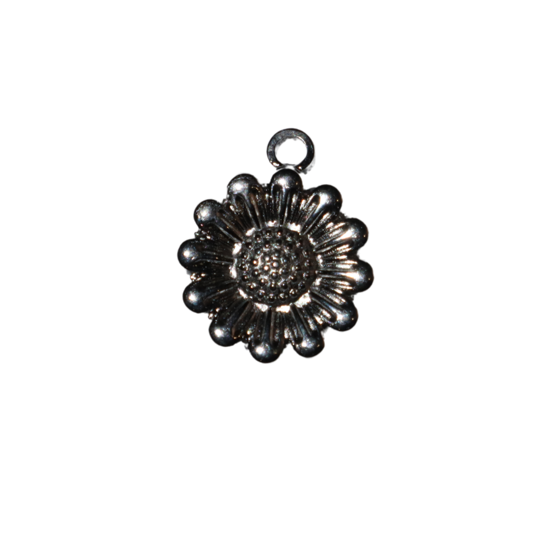 Daisy in Full Bloom Charm