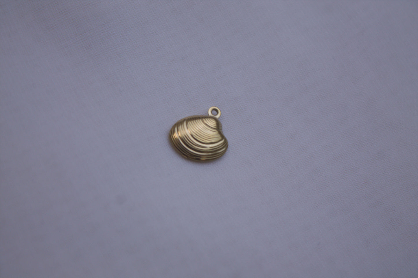 Classic Gold Clam Shell Charm
