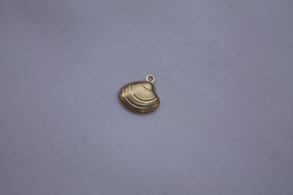 Classic Gold Clam Shell Charm