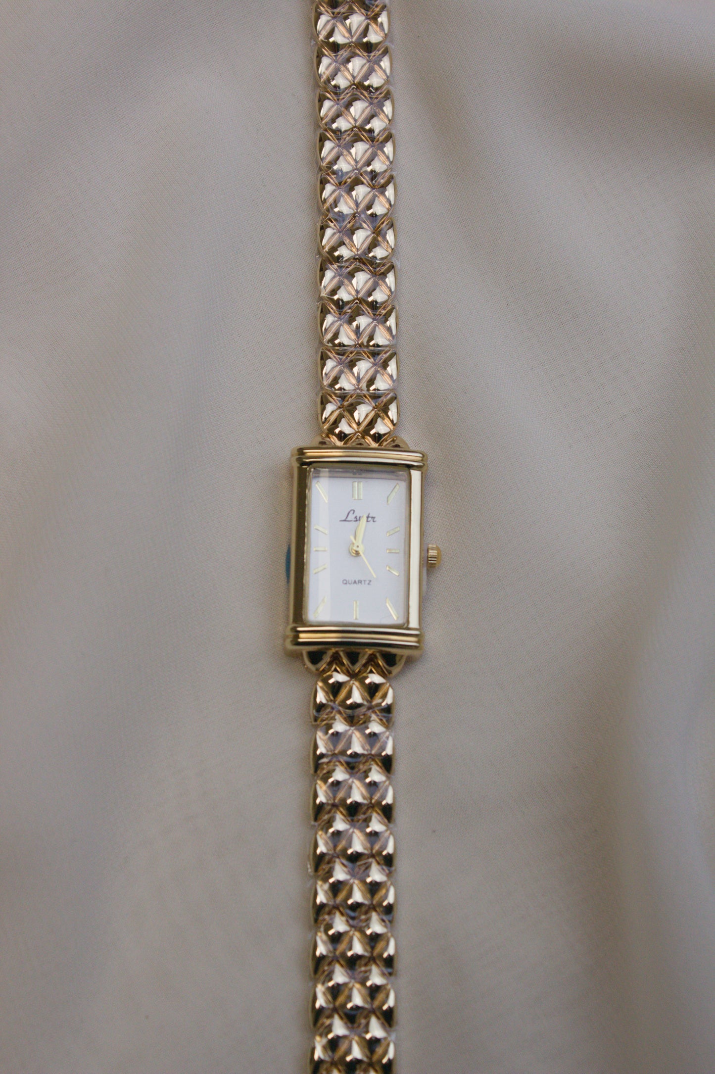 Lyntr Gold Rectangular Chainmail Watch (photo 4)