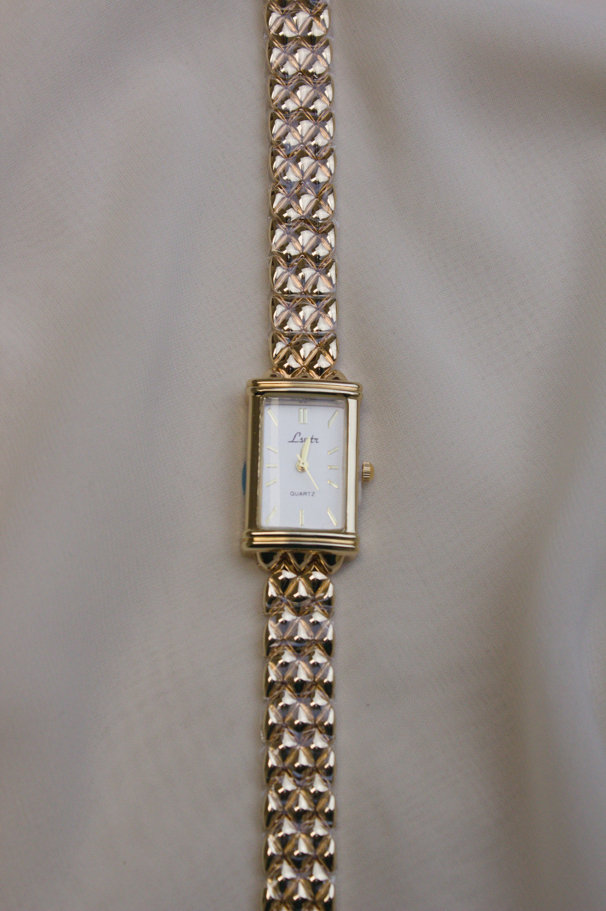 Lyntr Gold Rectangular Chainmail Watch (photo 4)