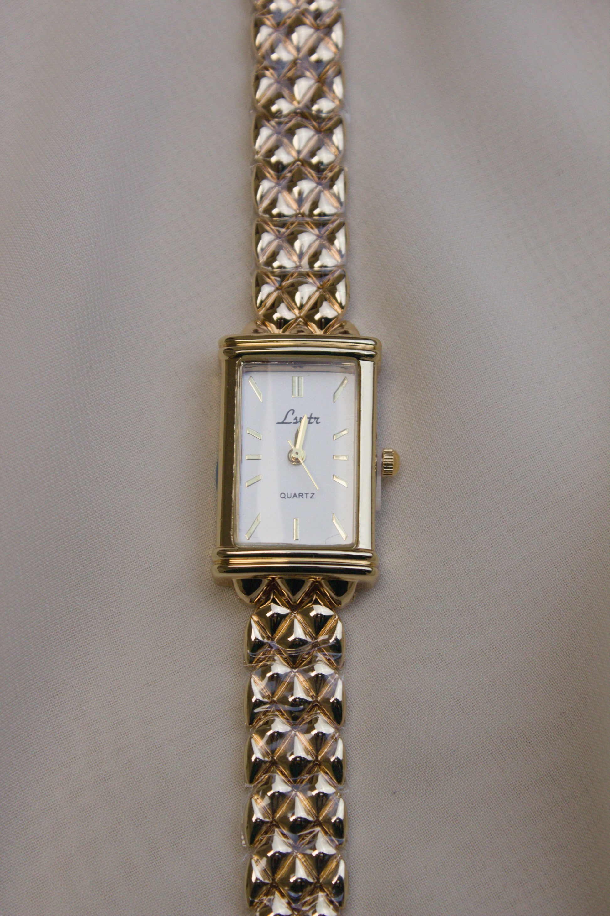 Lyntr Gold Rectangular Chainmail Watch (photo 7)