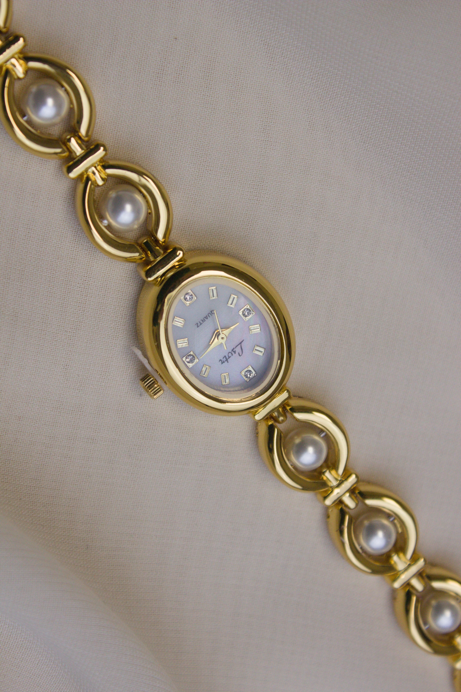 GEDI Gold Oval Pearl-Loop Watch (photo 2)