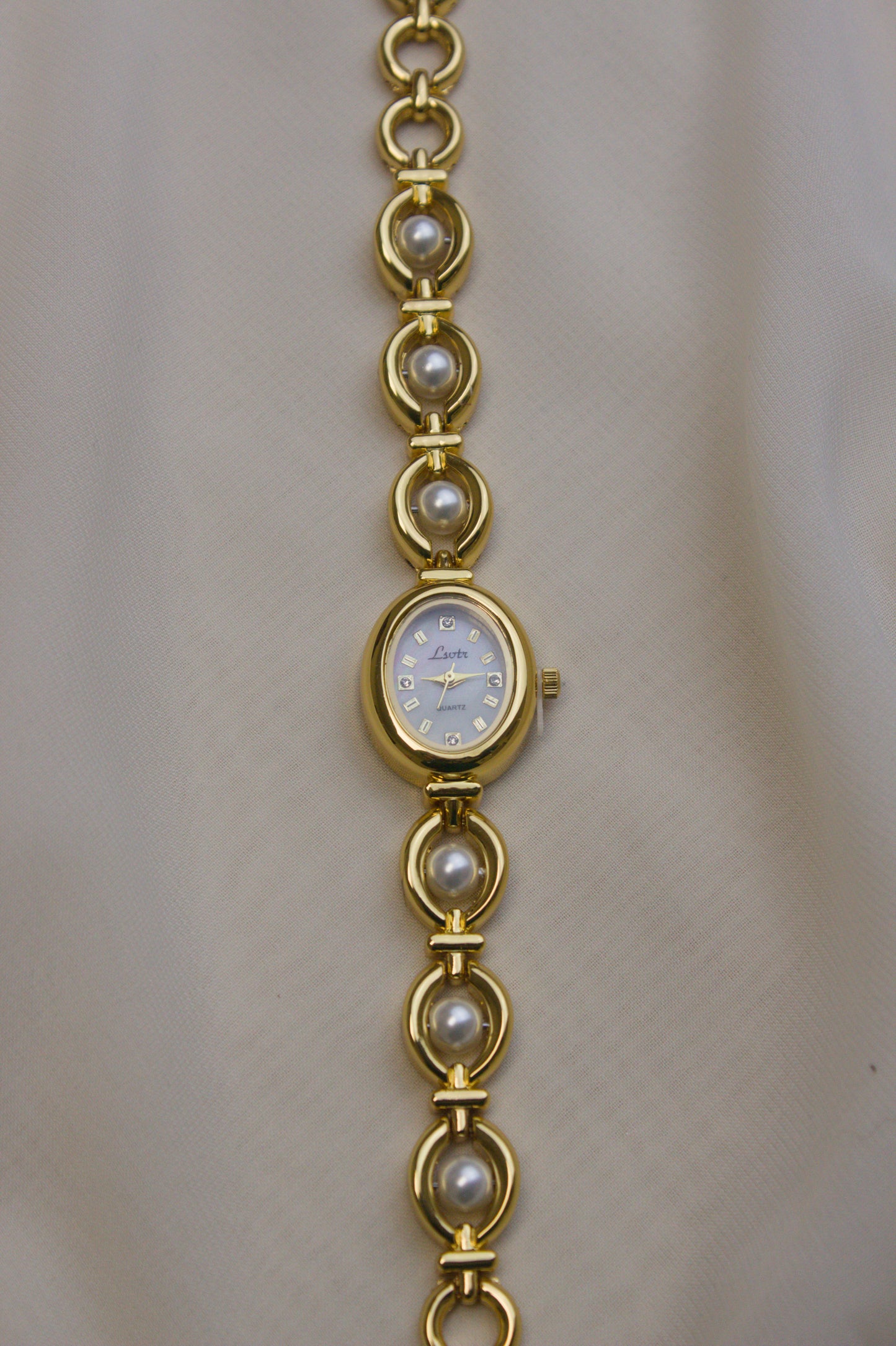 GEDI Gold Oval Pearl-Loop Watch (photo 4)