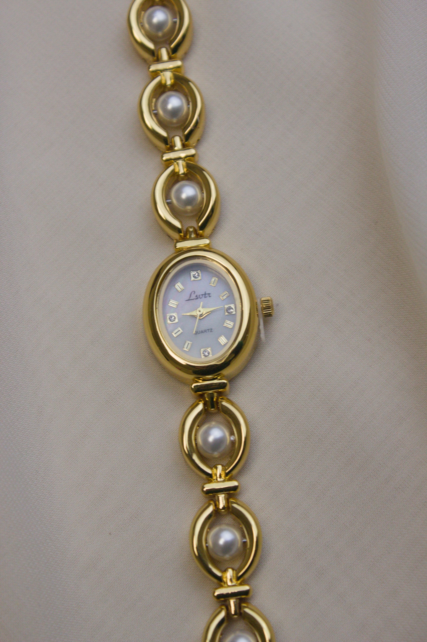 GEDI Gold Oval Pearl-Loop Watch (photo 5)