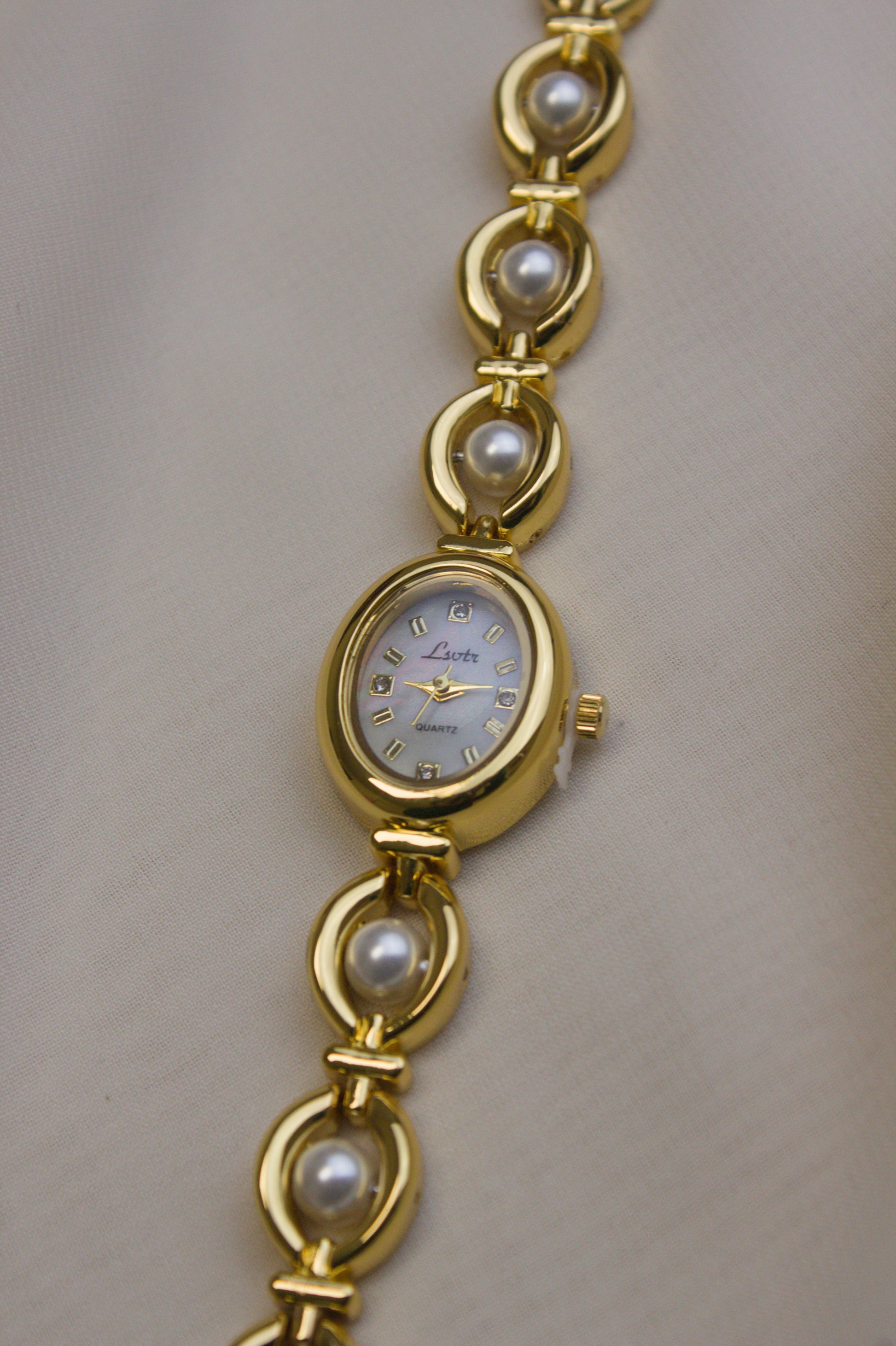 GEDI Gold Oval Pearl-Loop Watch (photo 6)