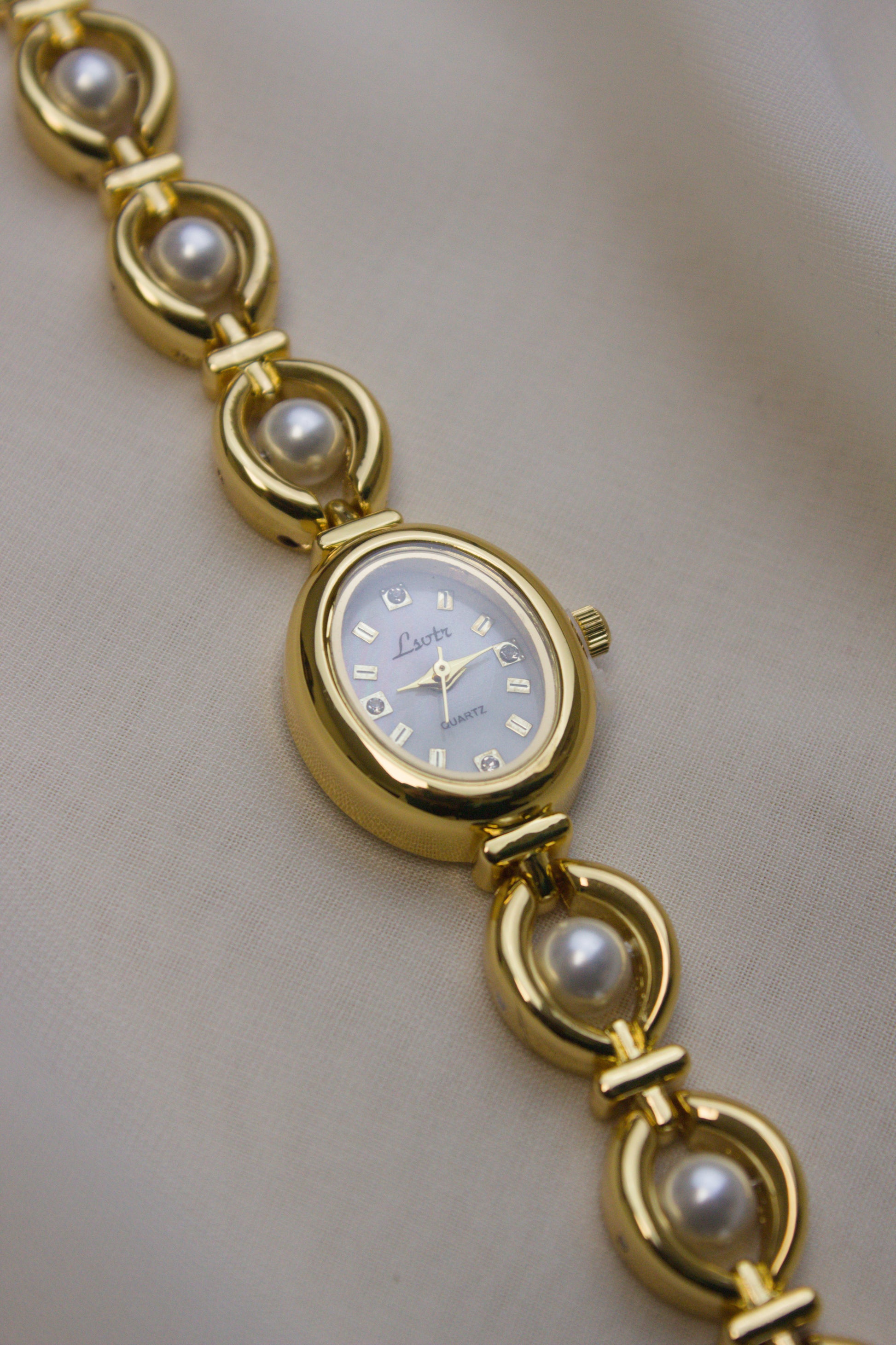 GEDI Gold Oval Pearl-Loop Watch (photo 7)