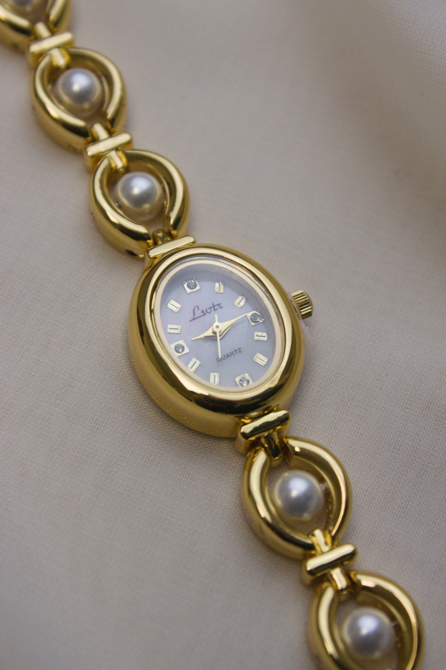 GEDI Gold Oval Pearl-Loop Watch (photo 8)