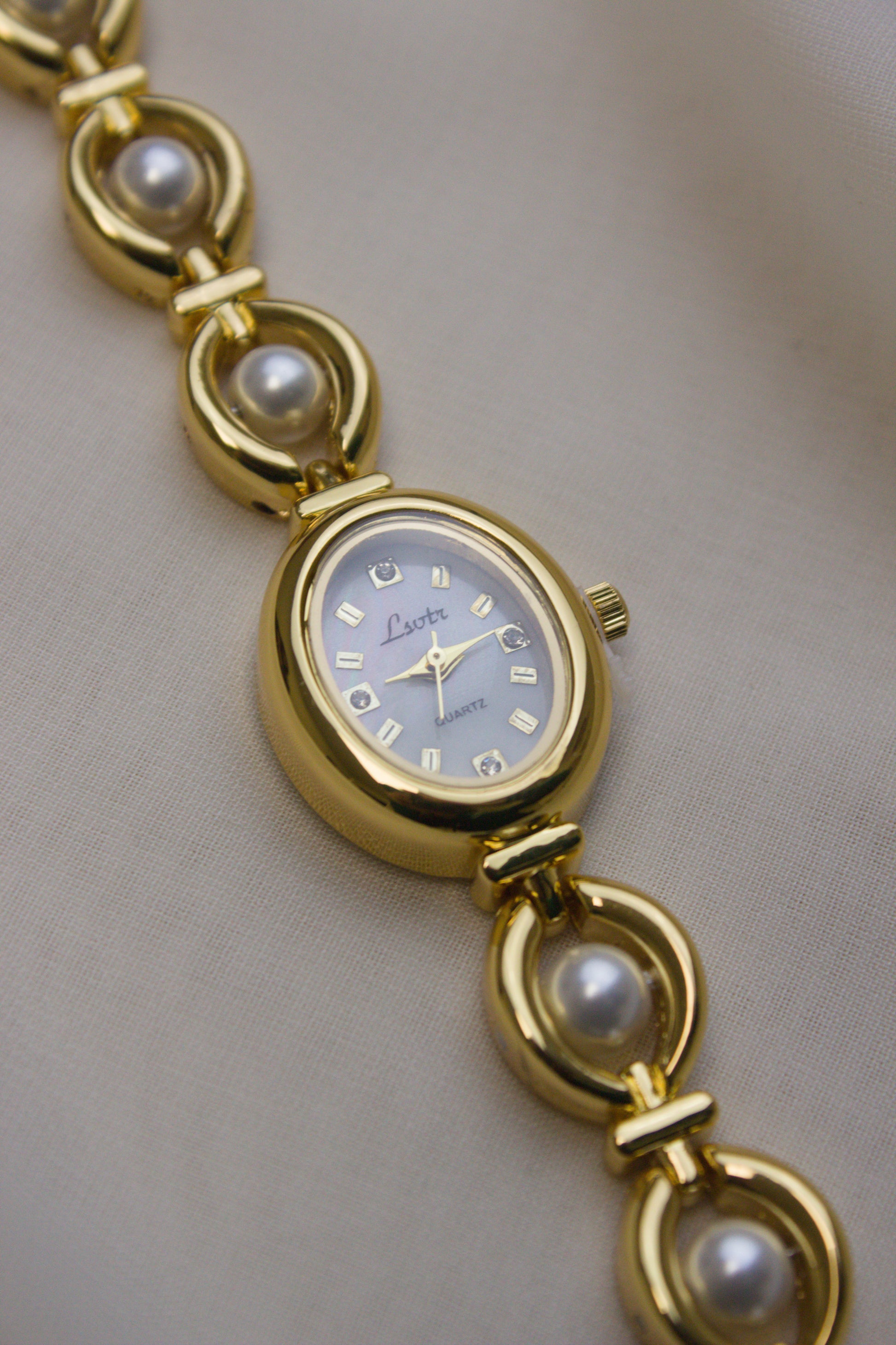 GEDI Gold Oval Pearl-Loop Watch (photo 8)