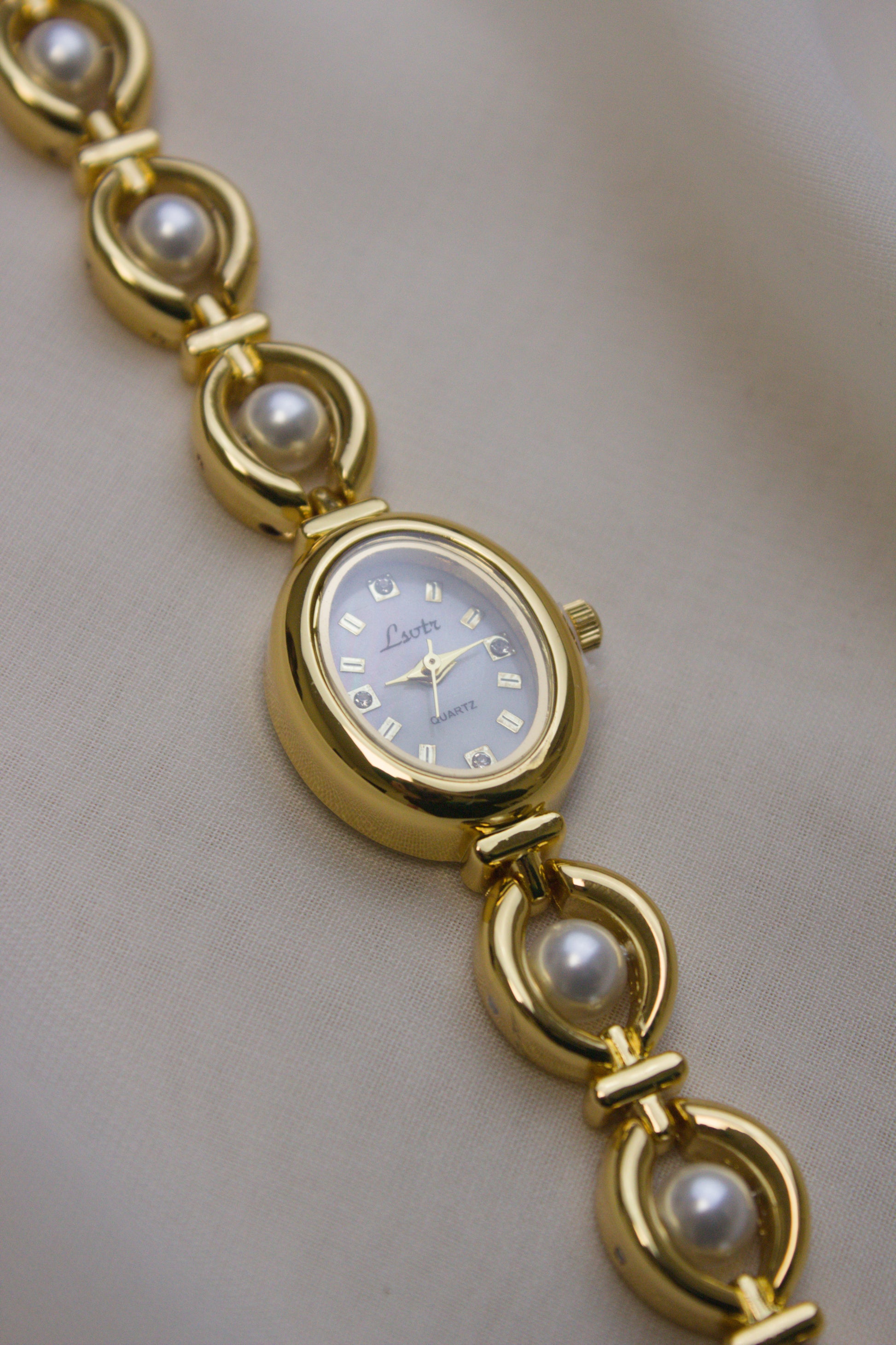 GEDI Gold Oval Pearl-Loop Watch (photo 10)