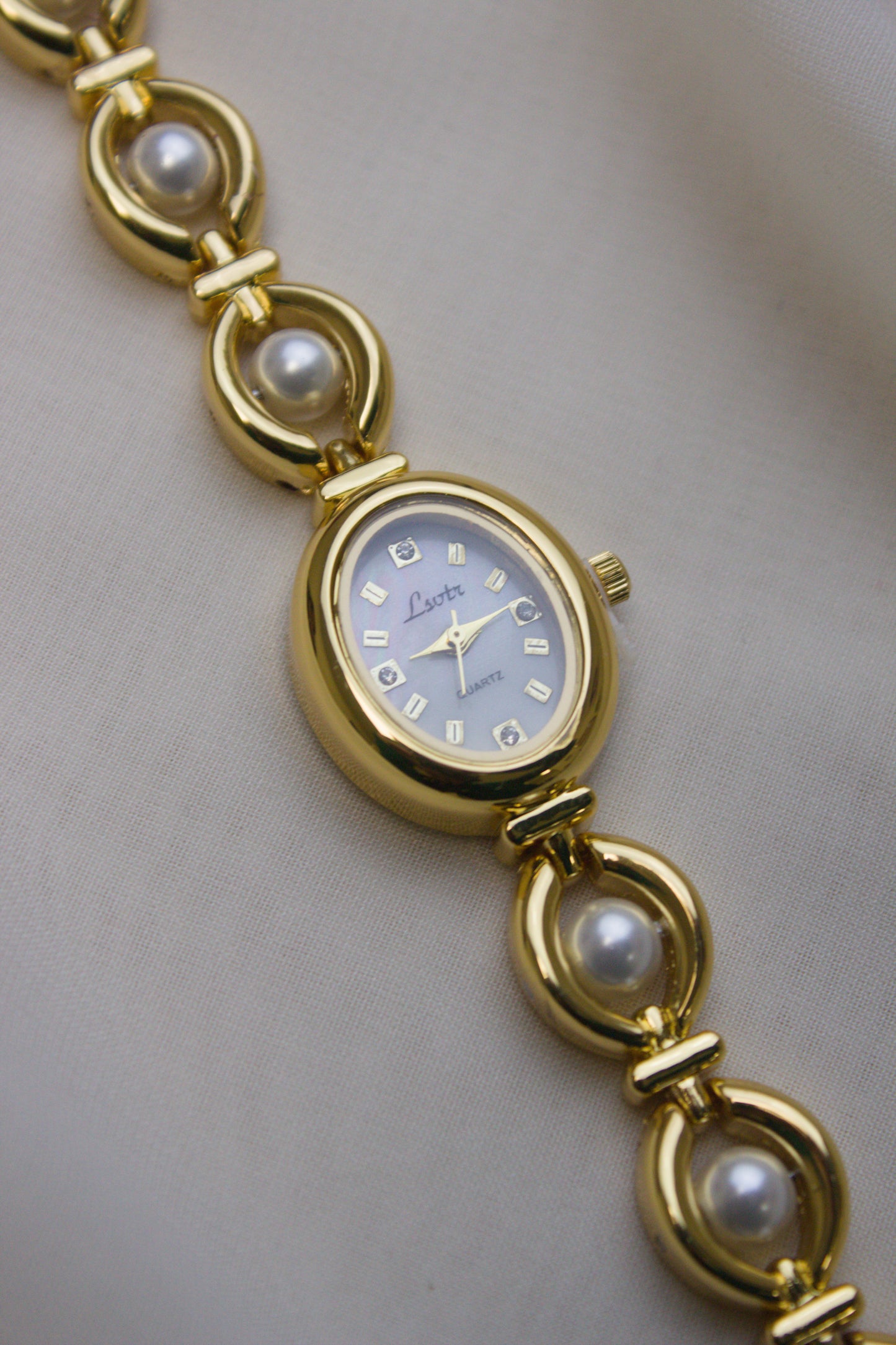 GEDI Gold Oval Pearl-Loop Watch (photo 11)