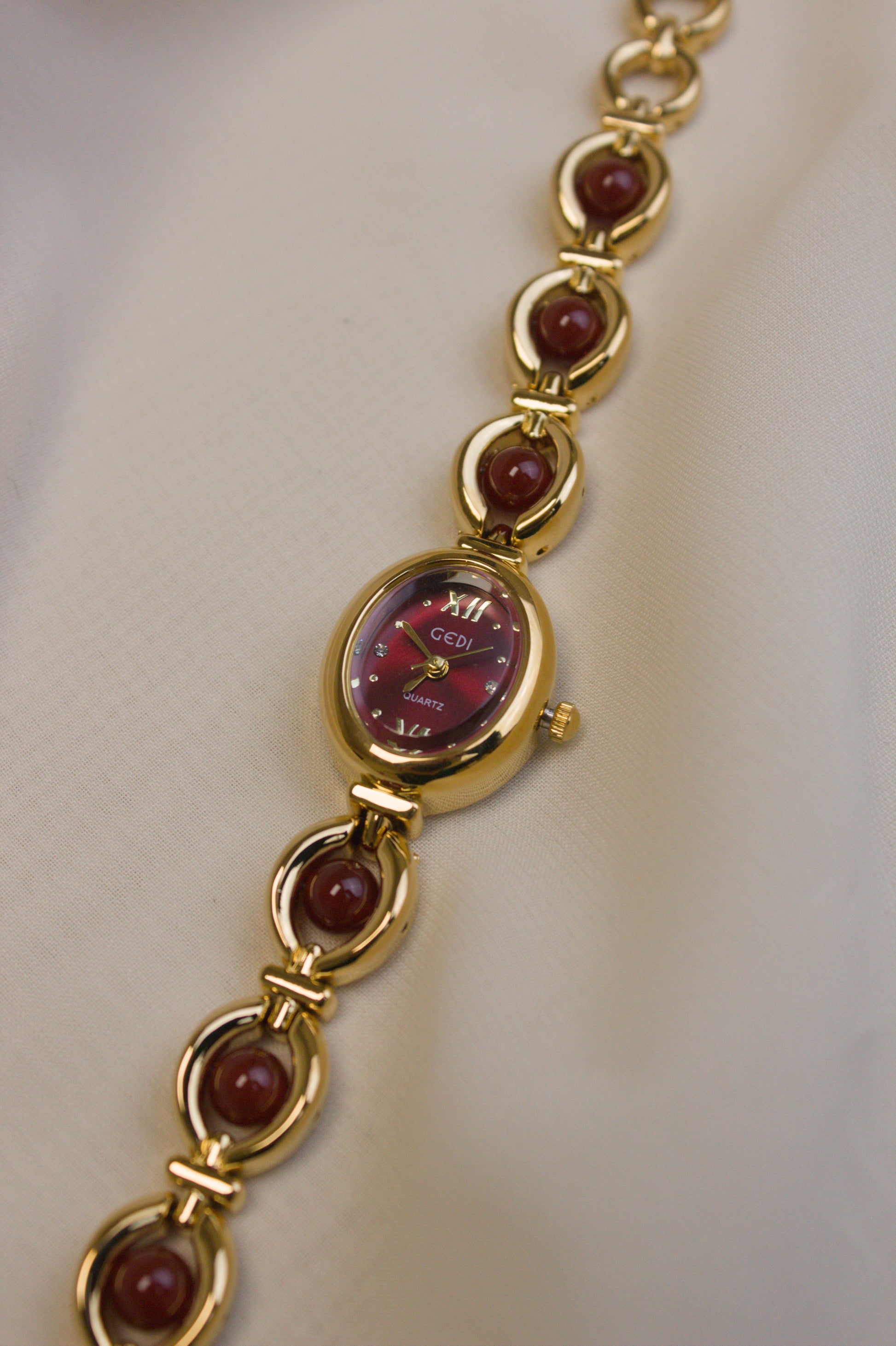 GEDI Gold Oval Garnet-Loop Watch (photo 2)