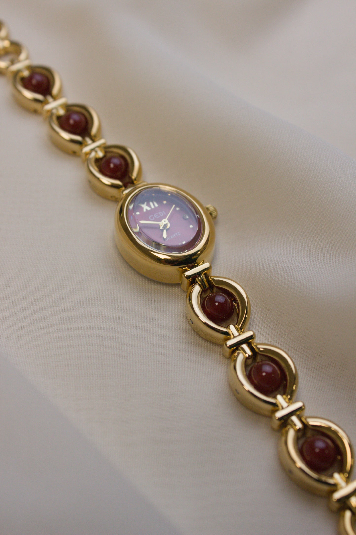 GEDI Gold Oval Garnet-Loop Watch (photo 5)
