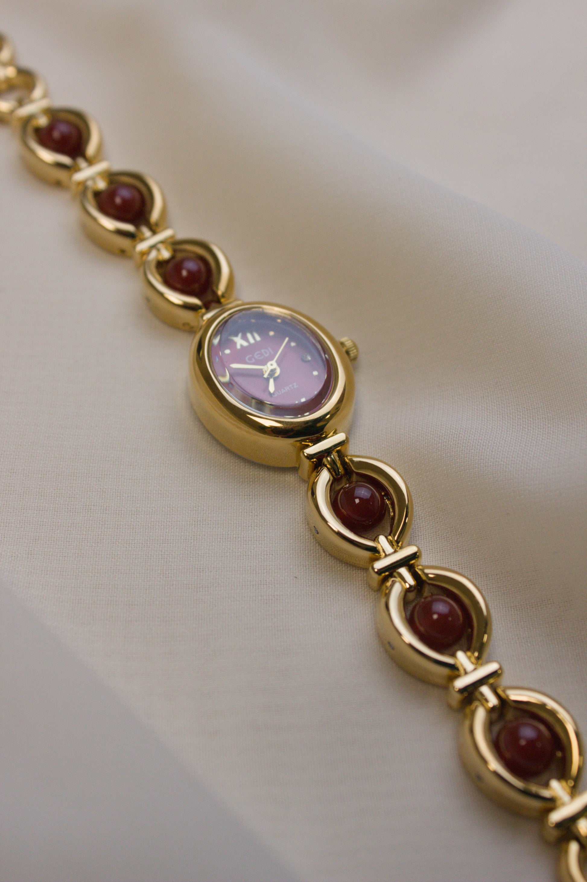 GEDI Gold Oval Garnet-Loop Watch (photo 5)