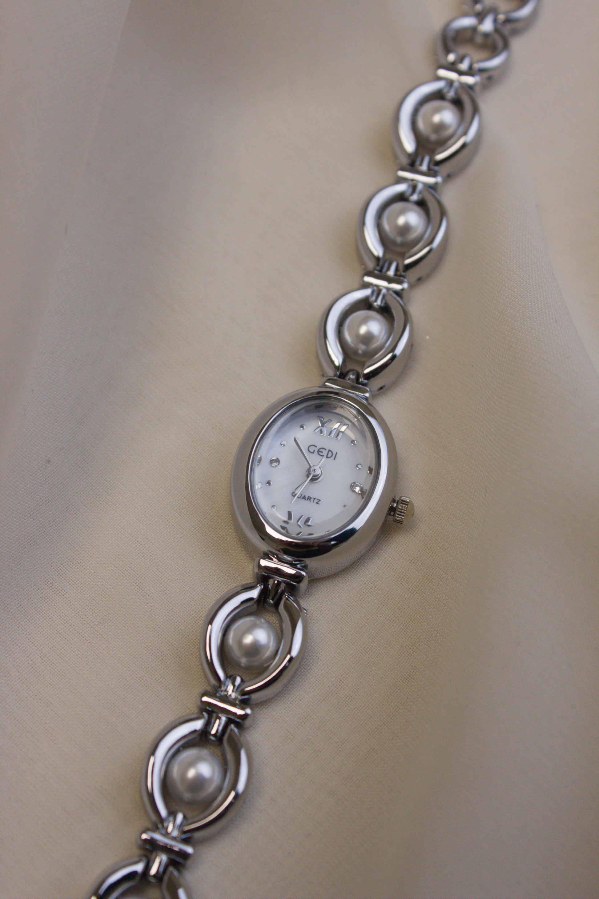 GEDI Silver Oval Pearl-Loop Watch (photo 1)