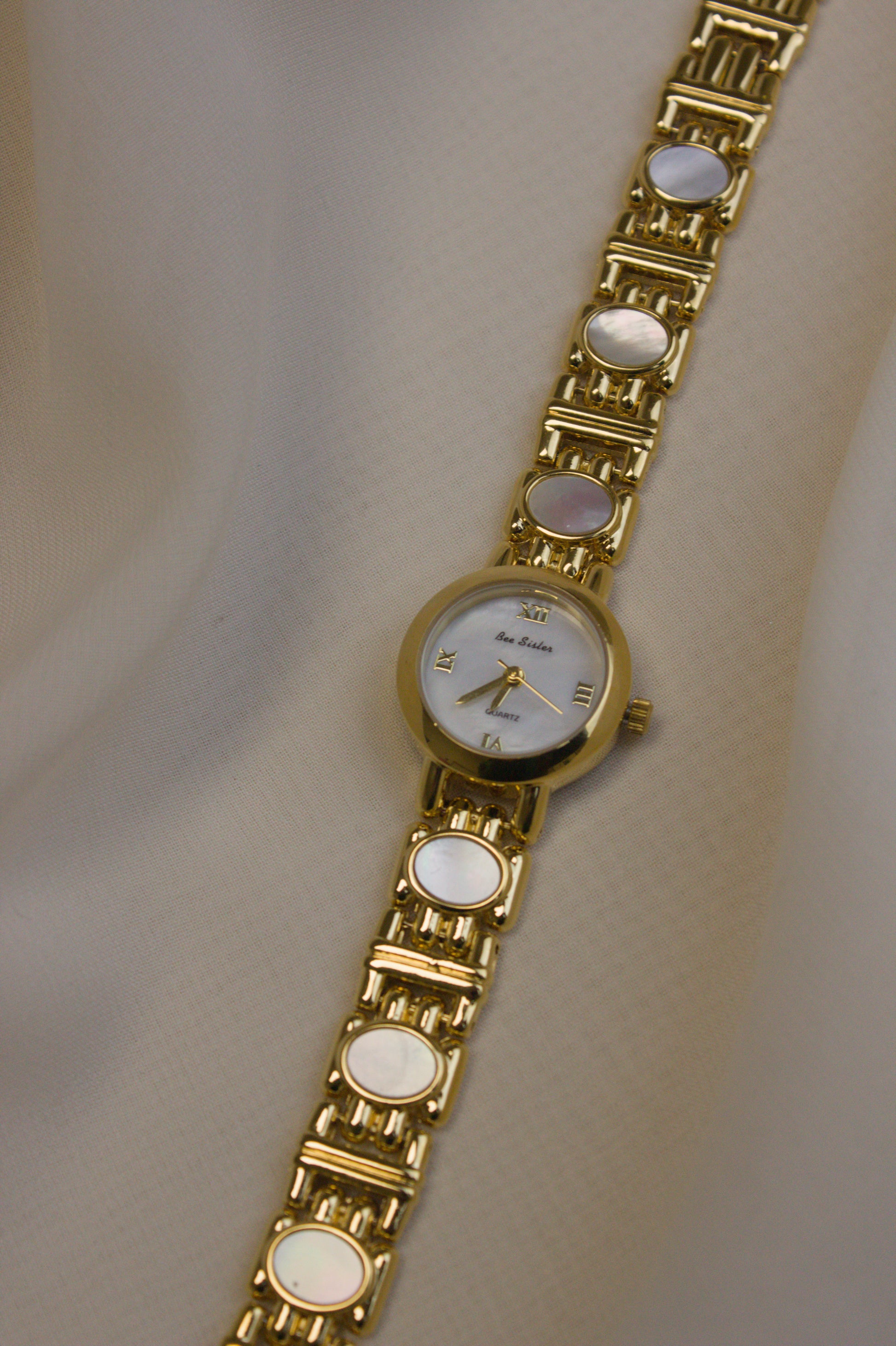 Gold Round Mother-of-Pearl Bar Watch (photo 3)