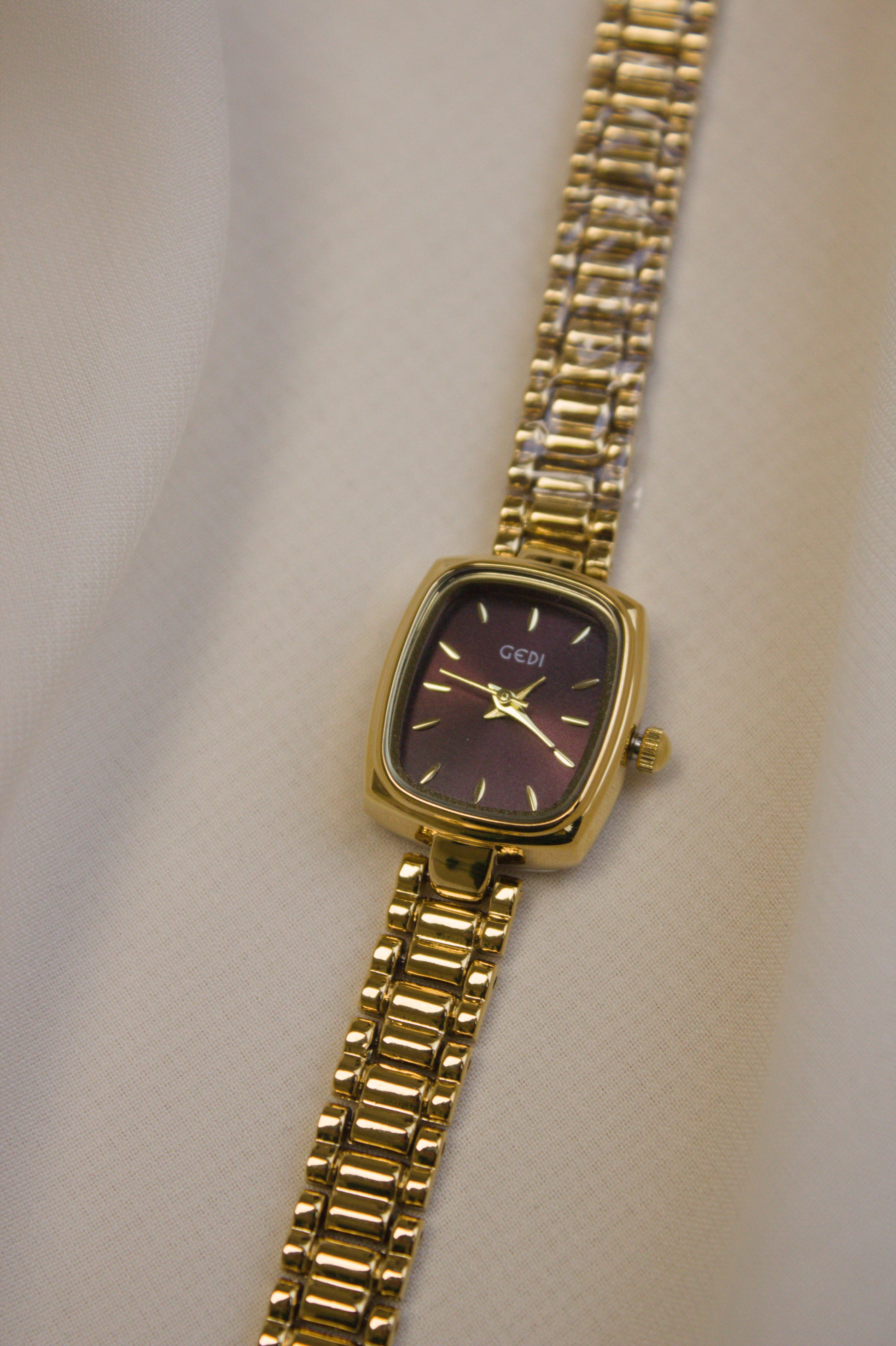 Gold Round Mother-of-Pearl Bar Watch (photo 5)