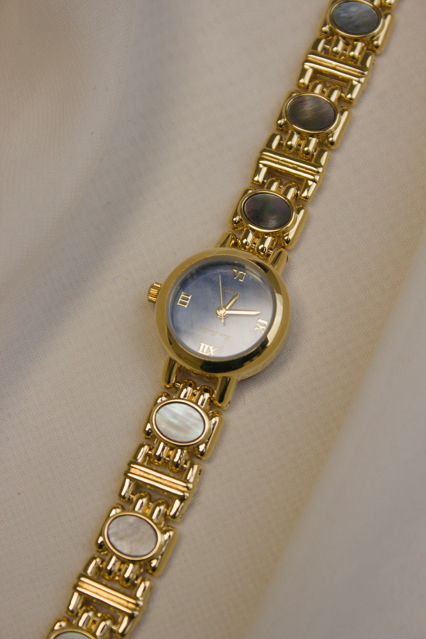 Gold Round Mother-of-Pearl Bar Watch (photo 7)