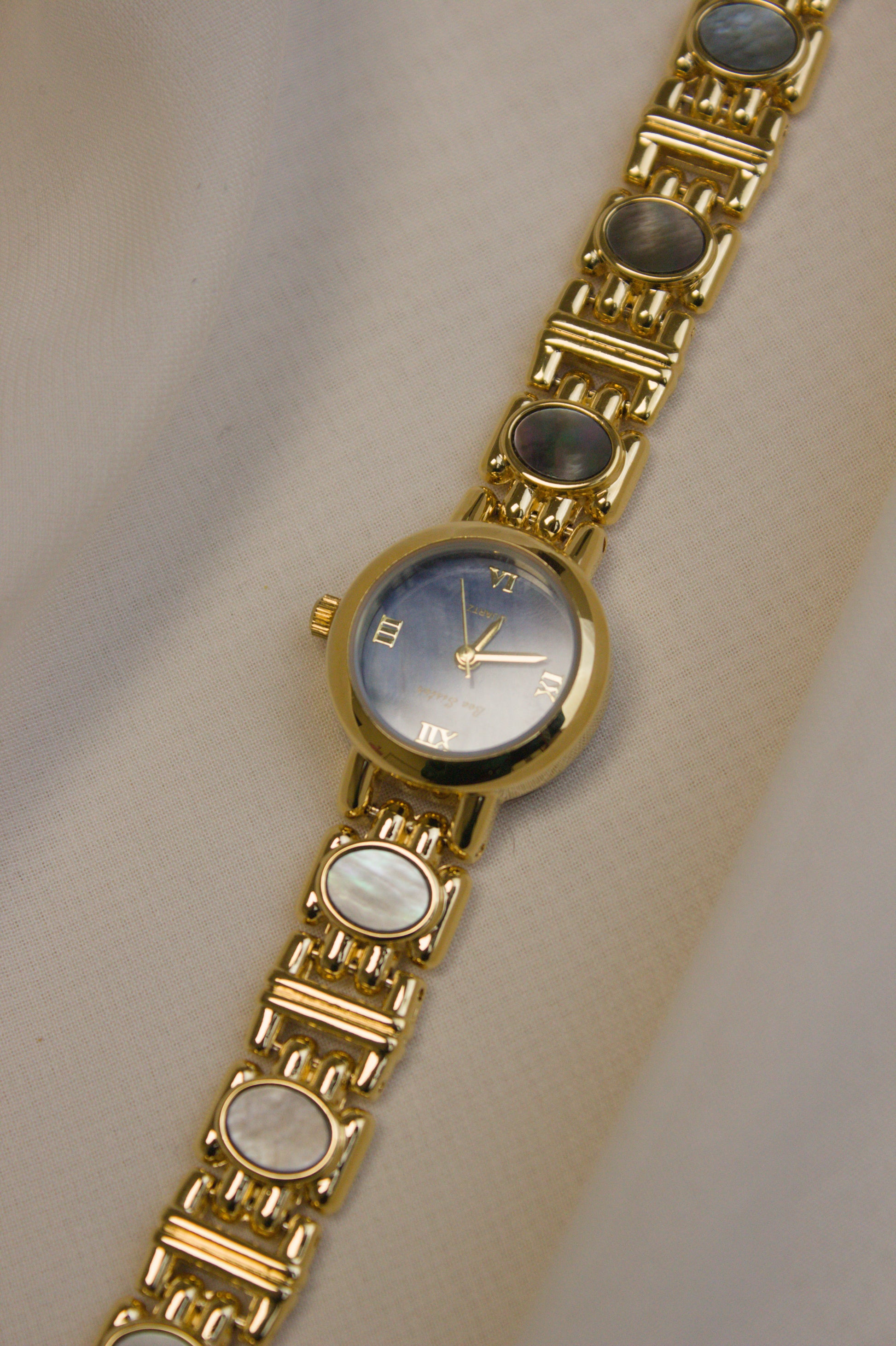 Gold Round Mother-of-Pearl Bar Watch (photo 7)
