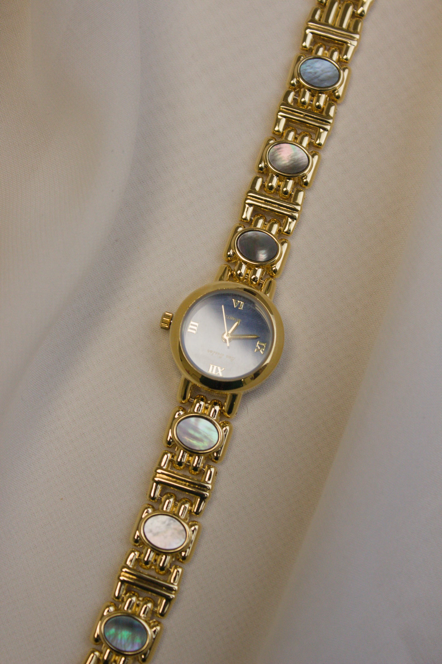 Gold Round Mother-of-Pearl Bar Watch (photo 8)