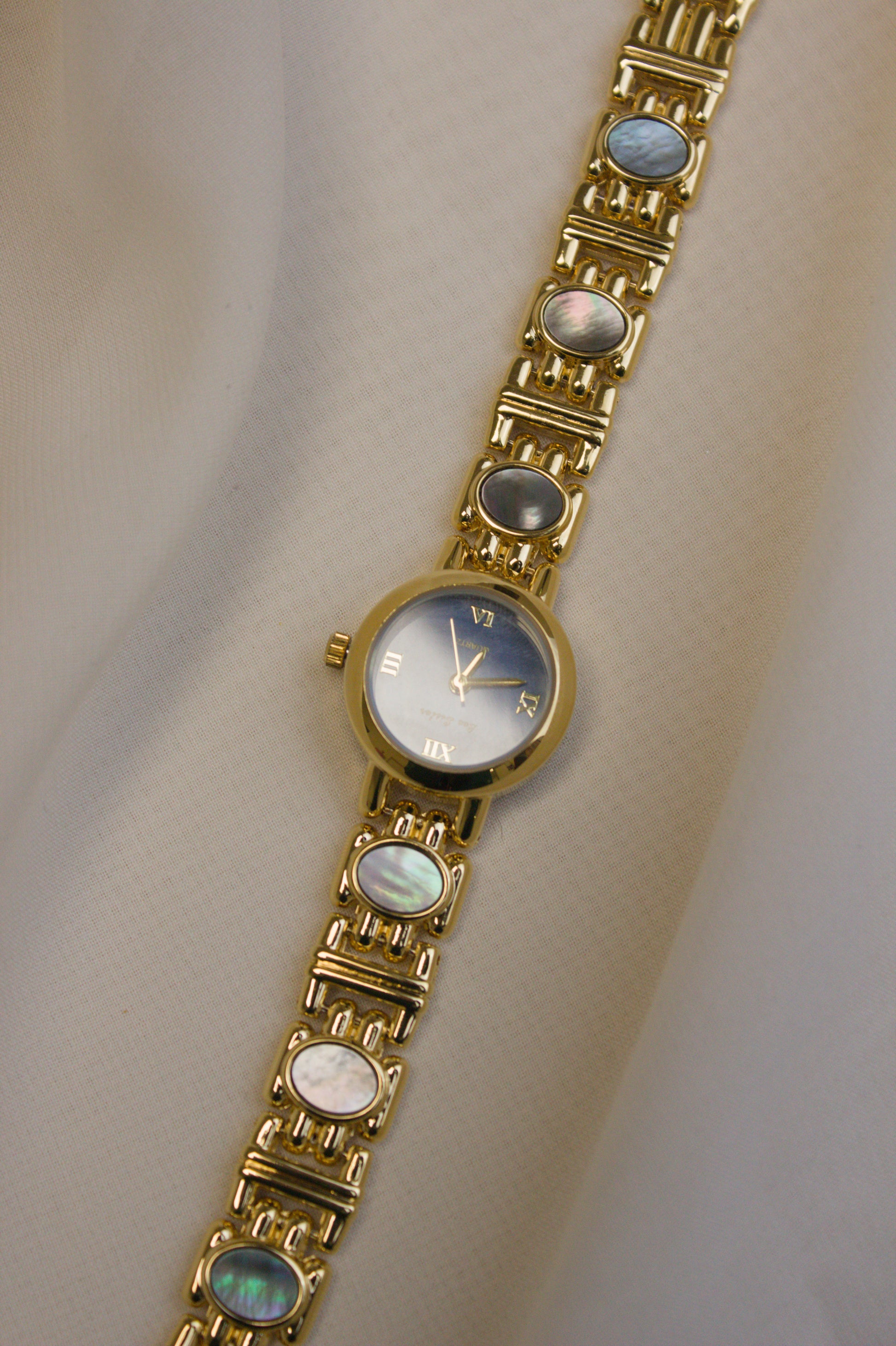 Gold Round Mother-of-Pearl Bar Watch (photo 8)