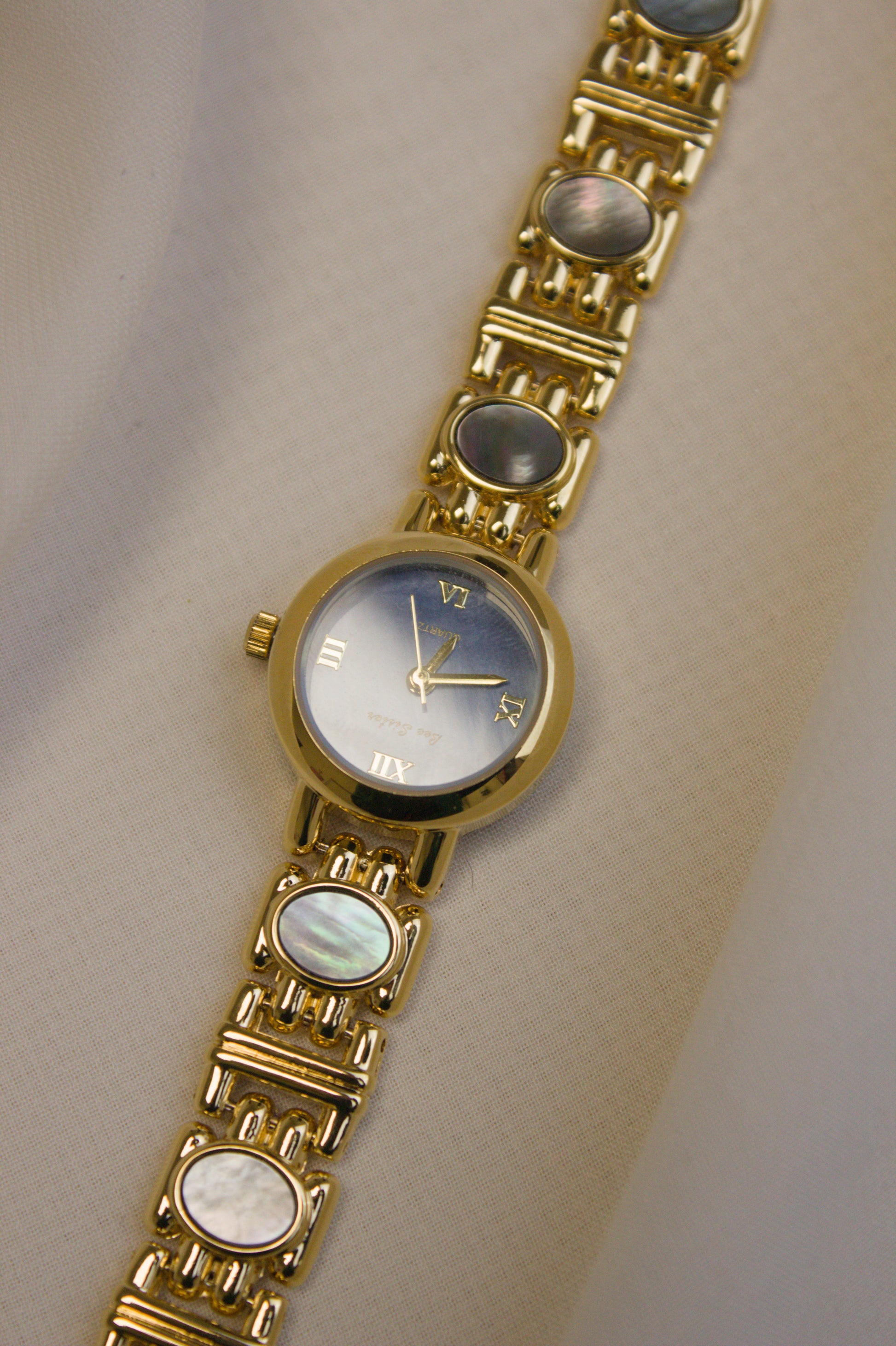 Gold Round Mother-of-Pearl Bar Watch (photo 9)