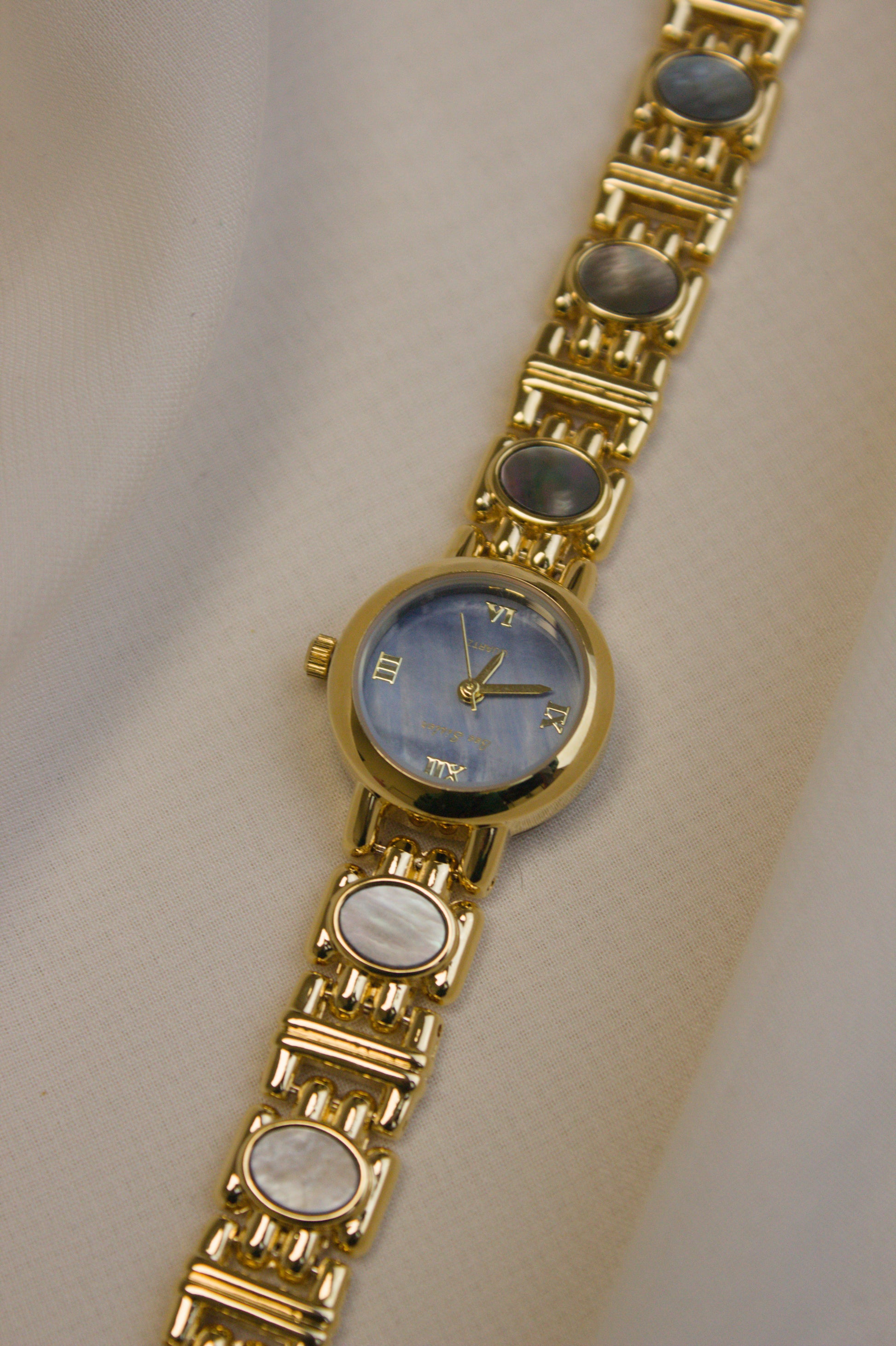 Gold Round Mother-of-Pearl Bar Watch (photo 11)