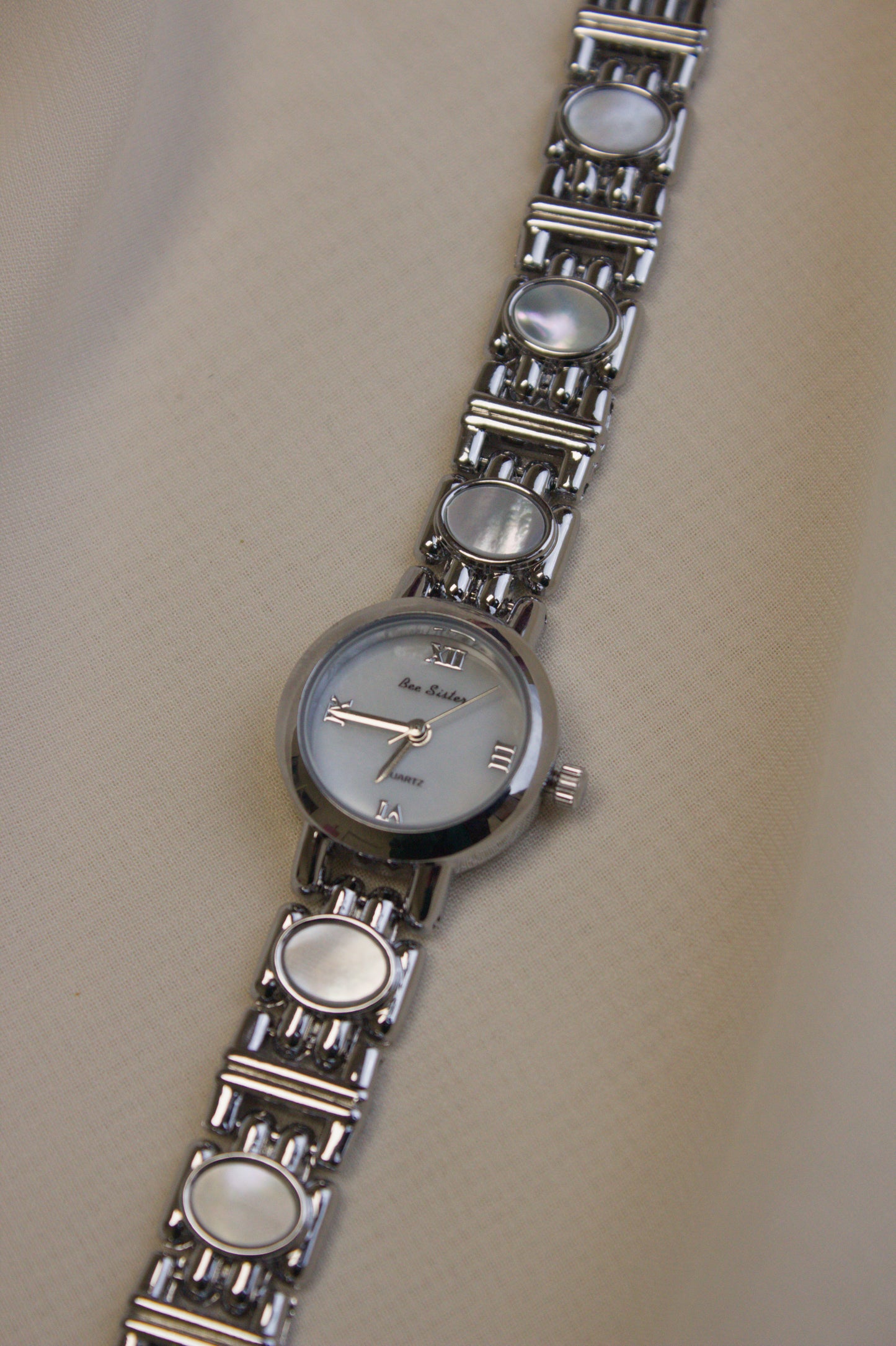 Gold Round Mother-of-Pearl Bar Watch (photo 12)