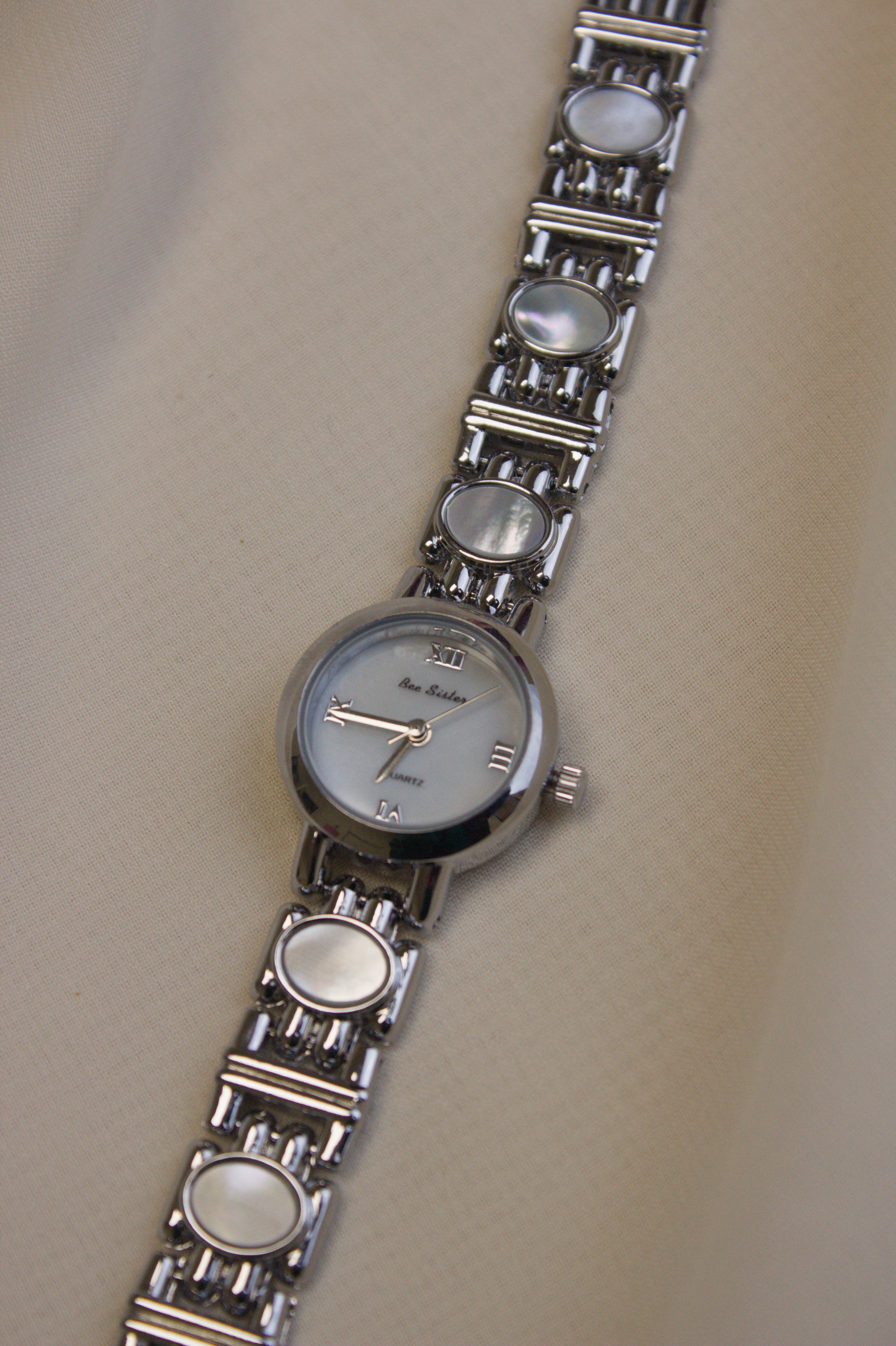 Gold Round Mother-of-Pearl Bar Watch (photo 12)