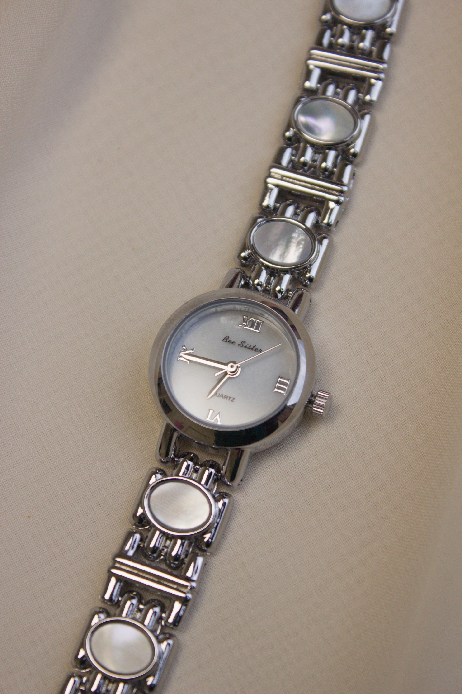 Gold Round Mother-of-Pearl Bar Watch (photo 13)