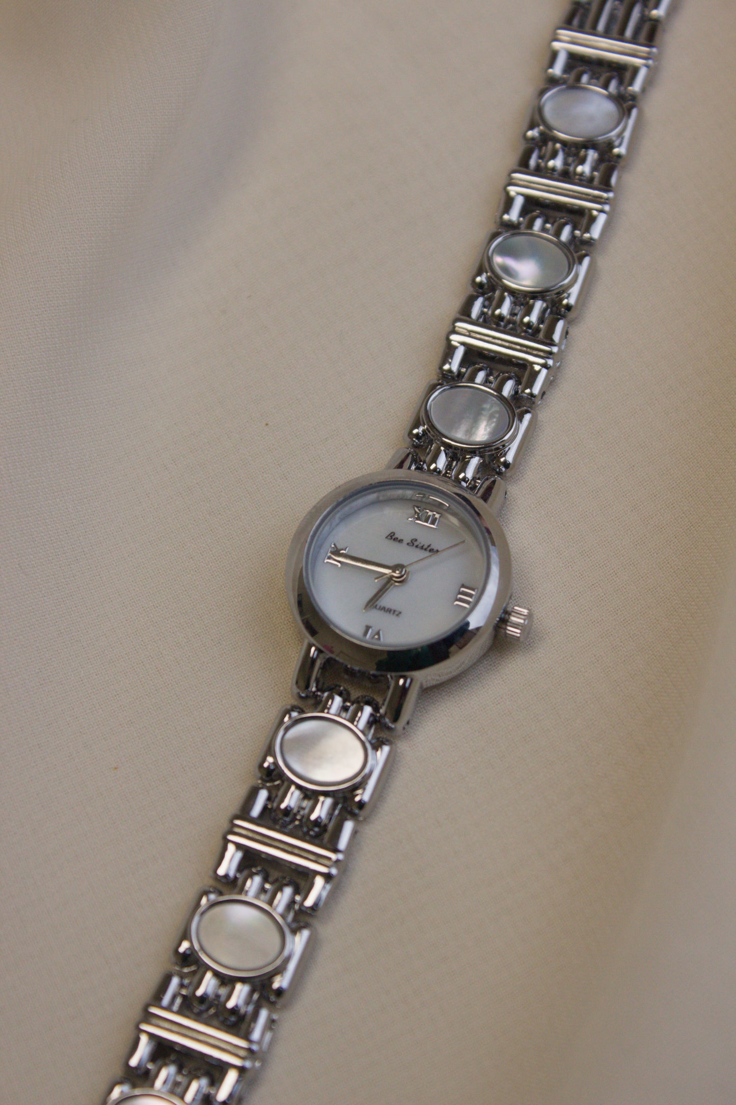 Gold Round Mother-of-Pearl Bar Watch (photo 14)