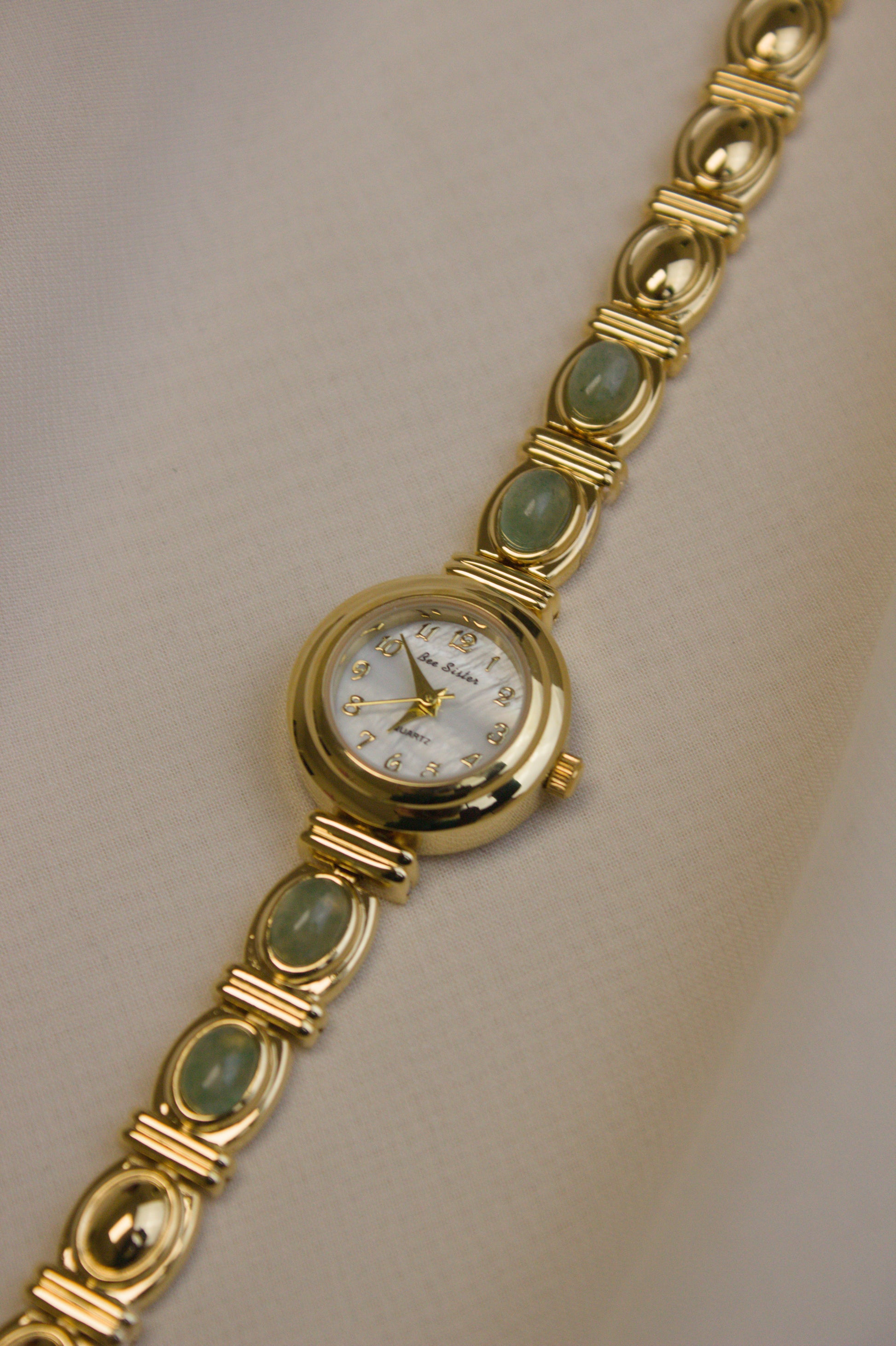 Gold Round Mother-of-Pearl Bar Watch (photo 18)