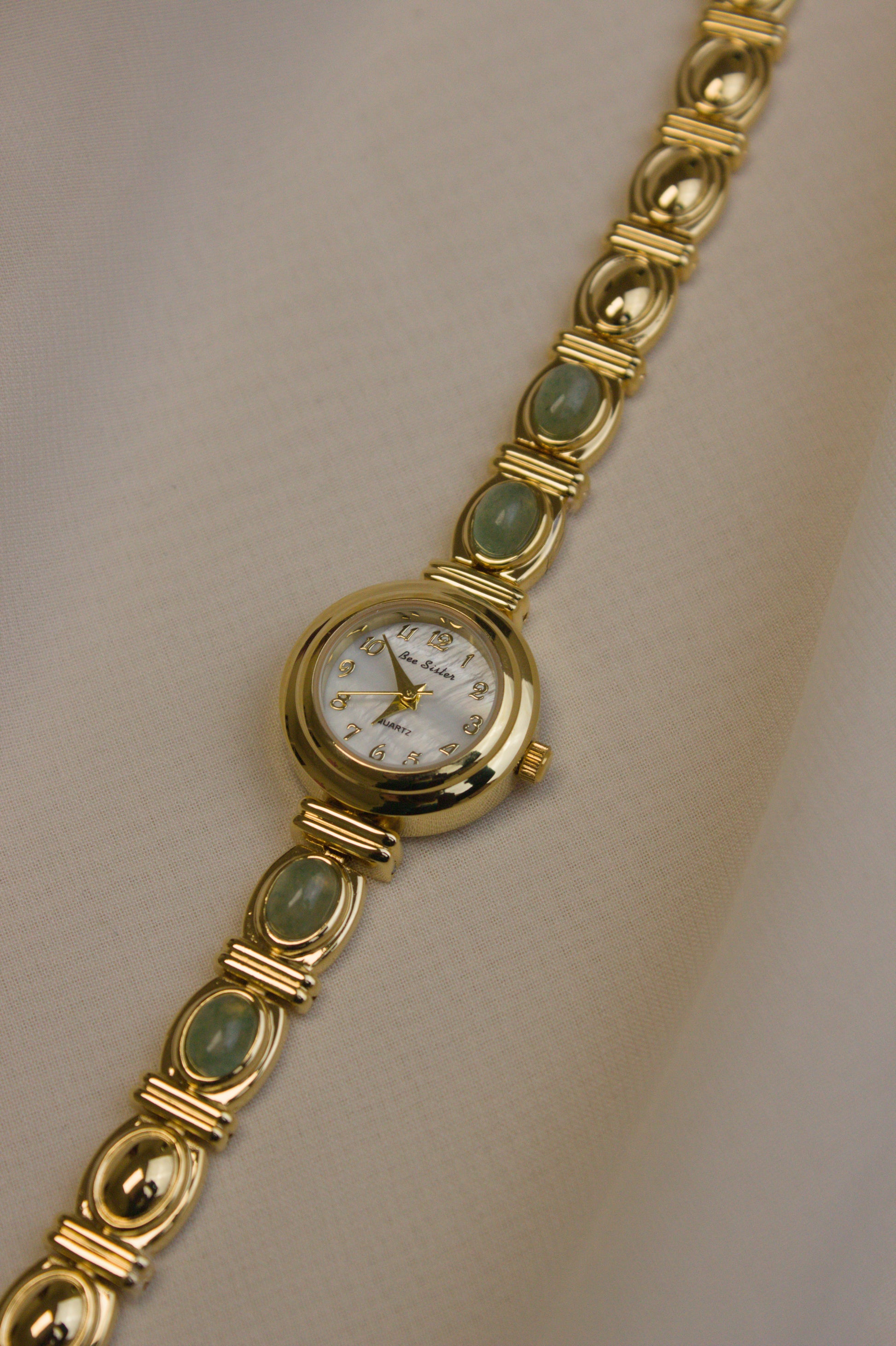 Gold Round Mother-of-Pearl Bar Watch (photo 19)