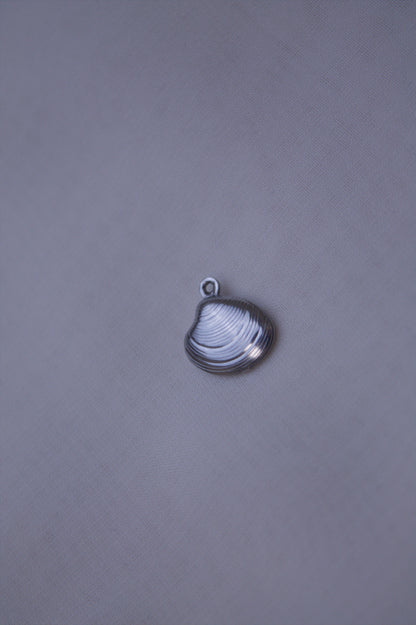 Classic Silver Clam Shell Charm