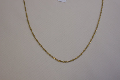 Dainty Gold Twist Necklace