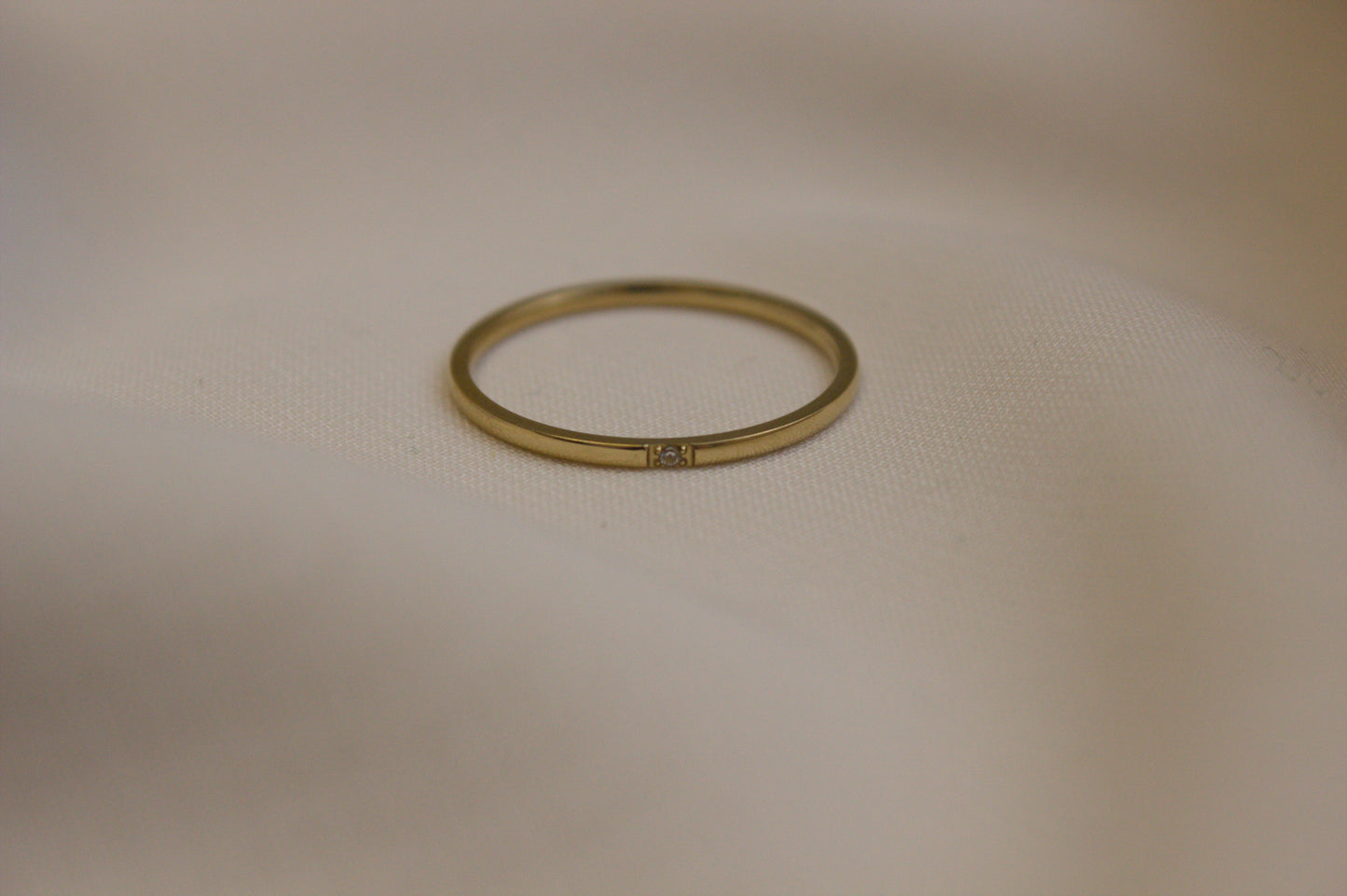 Simple Band With Single Gem